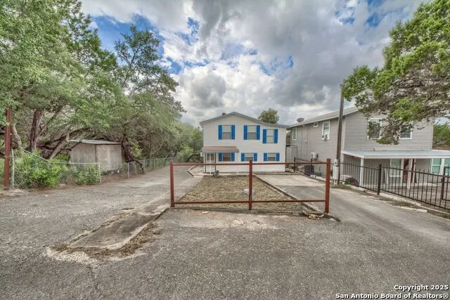 1108 Pebble Beach Dr NW Lakehills, TX 78063